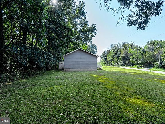 3rd image of 8109 Lambs Creek Church Rd