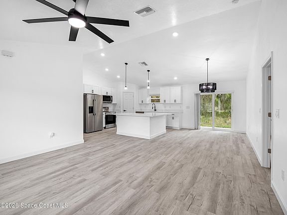 3rd image of 2829 Warren St