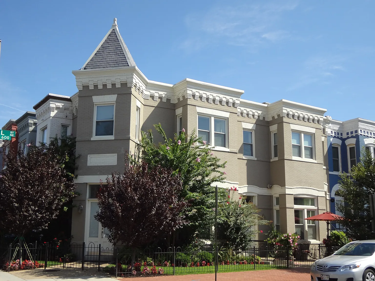 1101 6th St NE photo 1