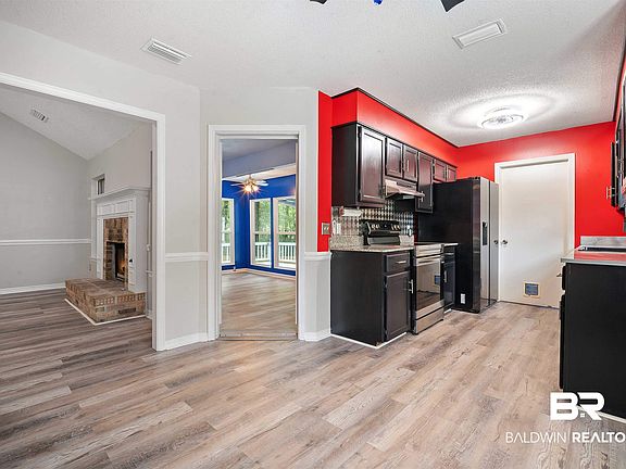 5th image of 8231 Pinebough Ave