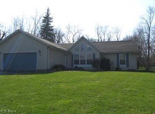 3672 Maplecrest Rd, Beachwood, OH 44122