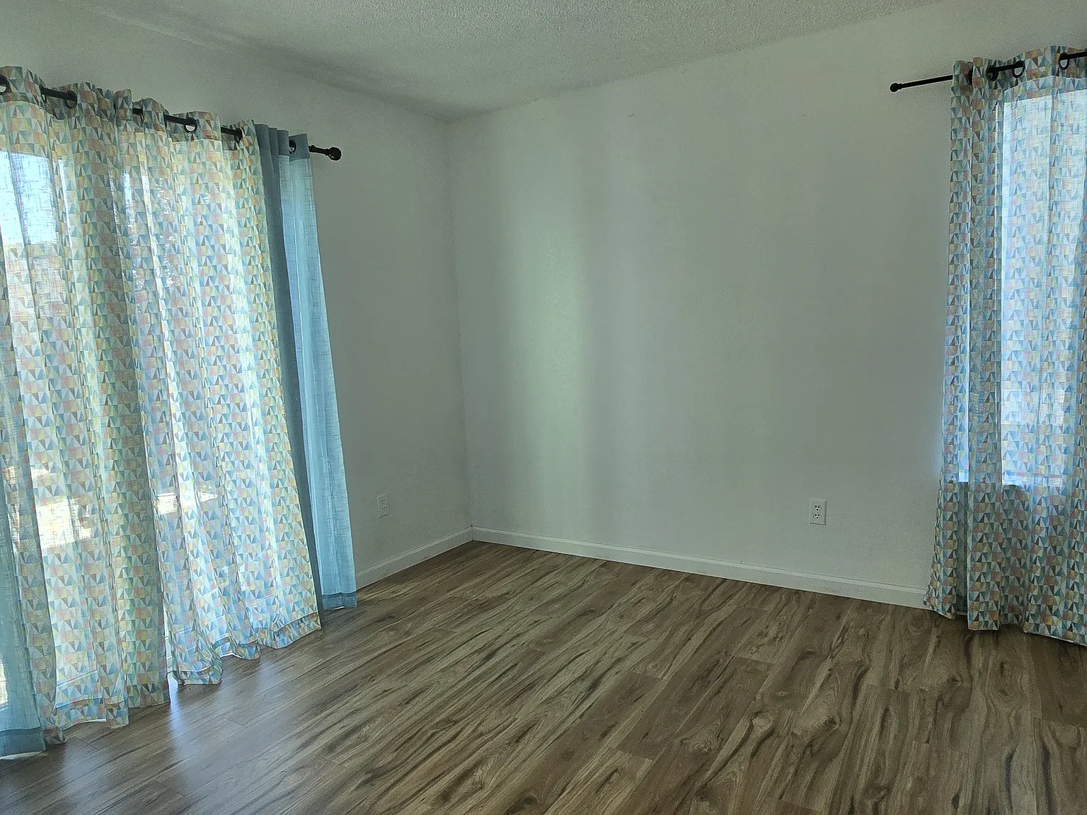 3 bed, 2.5 bath, 1475 sqft, $3,650 — Photo 4