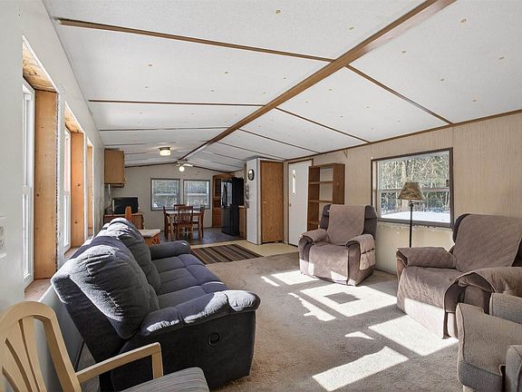 3rd image of 3015 Pine Ln