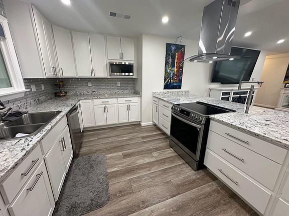 3rd image of 208 Bedford St