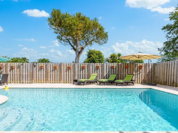 2900 NW 69th Ct, Fort Lauderdale, FL 33309