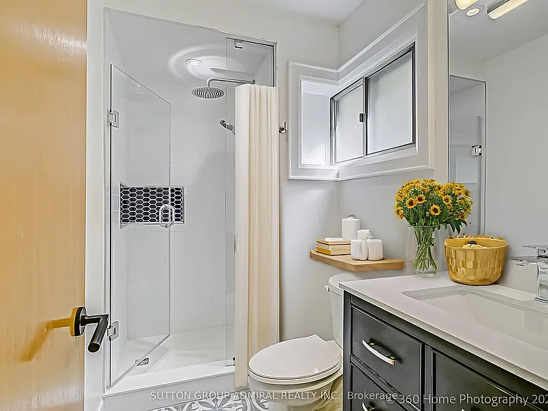 47 Waterloo Ave — Photo 17