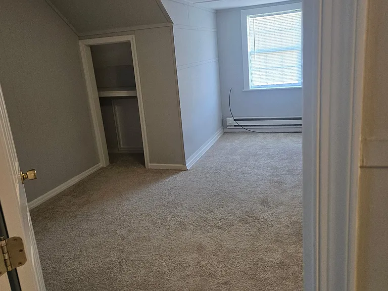 215 W Dover St #D — Photo 4