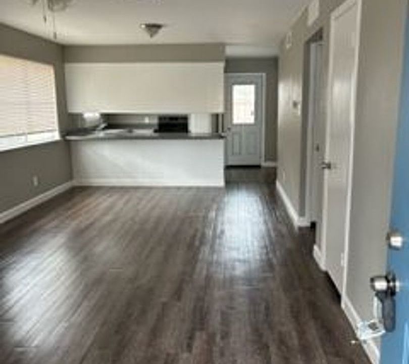 1st image of 400 Donnell Dr APT B