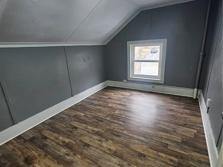 8 S Main St — Photo 3