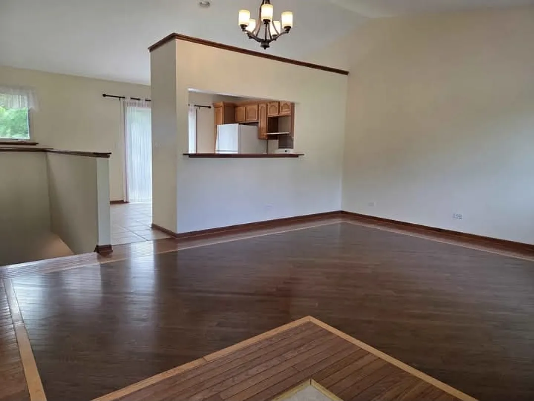 2 bed, 1200 sqft, $1,900 — Photo 2