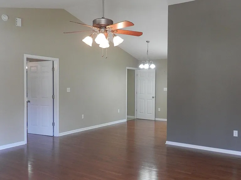 1023 Bartlett Dr — Photo 5