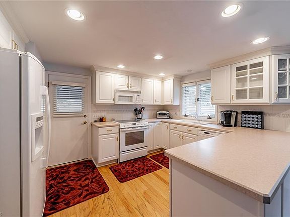 5th image of 6847 Oakcrest Ave NW
