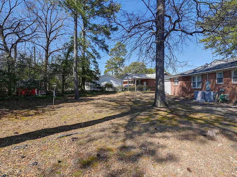 1813 Fairlawn Cir — Photo 32