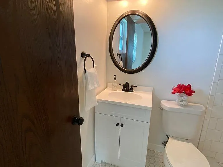 Main Bedroom Bathroom, Vanity View