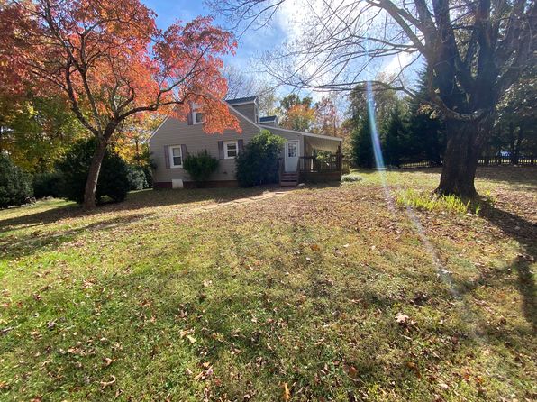 211 Buggy Ln