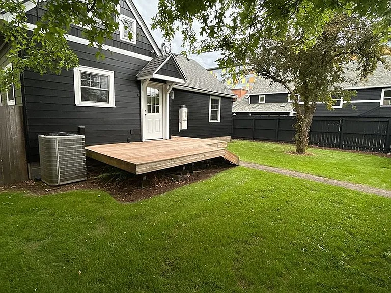 422 SW 9th St — Photo 22