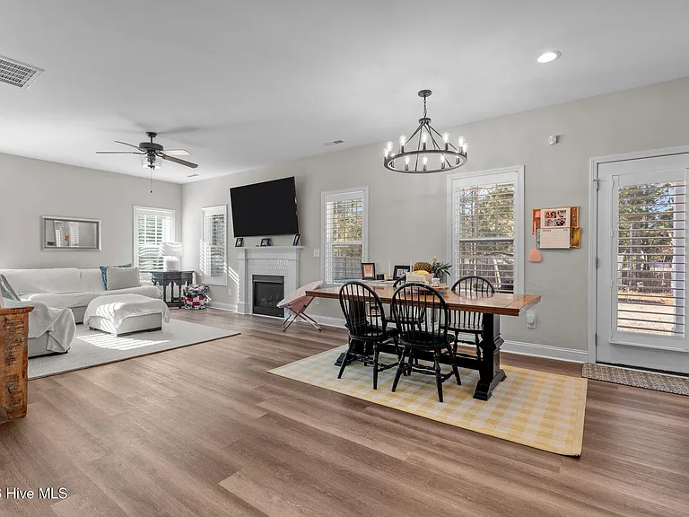 451 Gretchen Rd — Photo 18