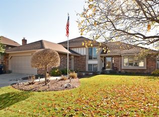 8225 Chertsey Ct, Orland Park, IL 60462