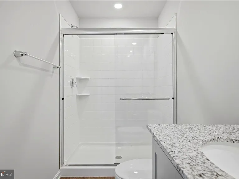 122 Bowers St — Photo 26