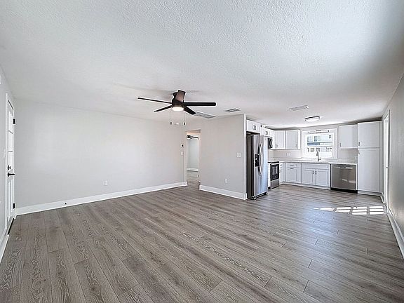 3rd image of 768 49th Ave N