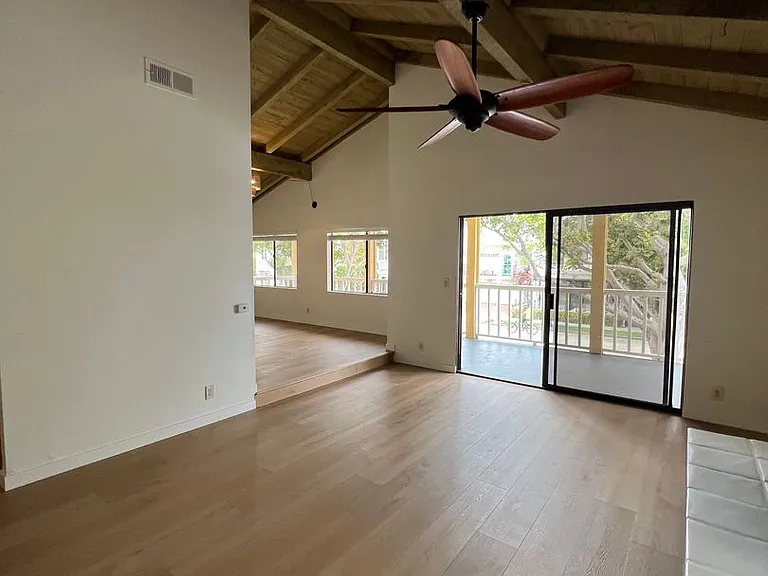 1505 E Balboa Blvd #B — Photo 9