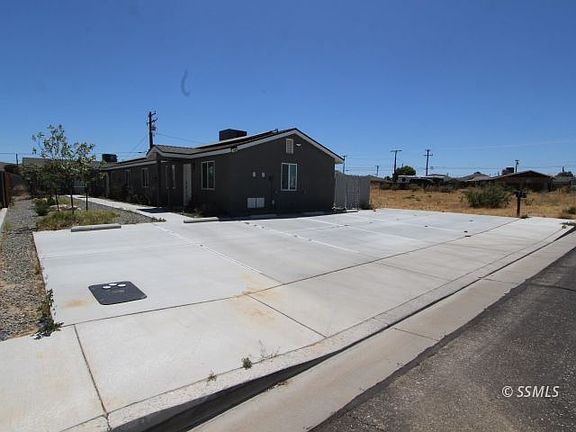 2nd image of 915 W Dolphin Ave