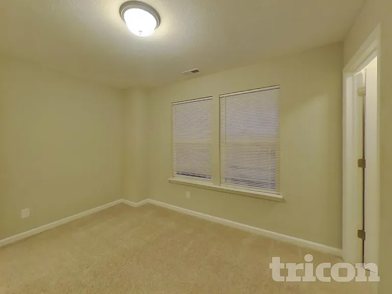 301 Thomas Point Dr — Photo 11