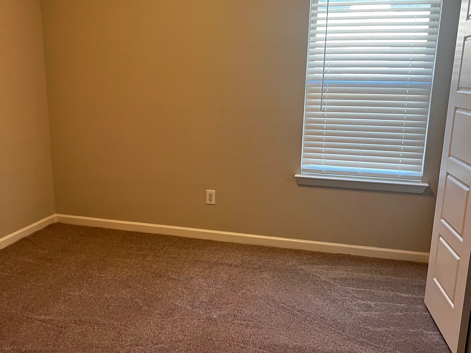 4 bed, 1800 sqft, $2,300 — Photo 4