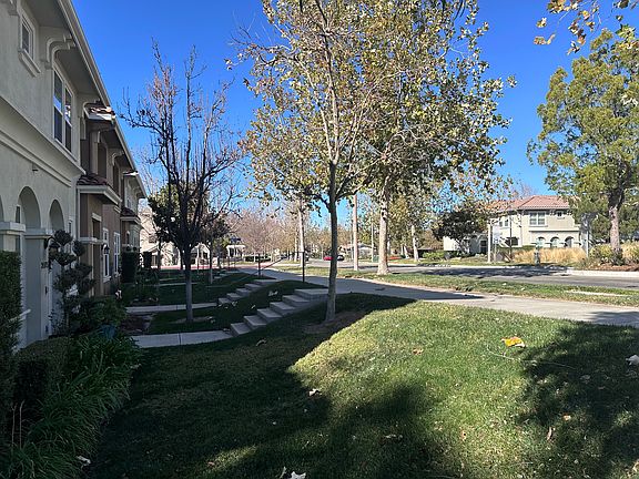 4th image of 24029 Park Ln