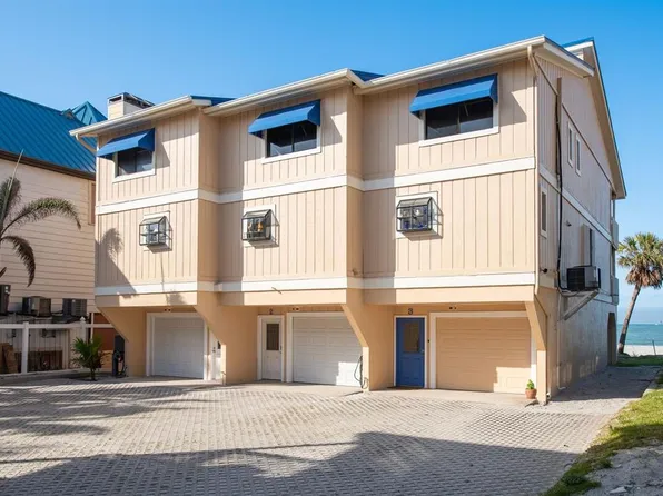 12512 1st St W APT 2, Treasure Island, FL 33706