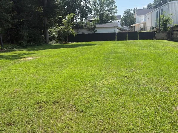 523 N 6th Ave, Laurel, MS 39440