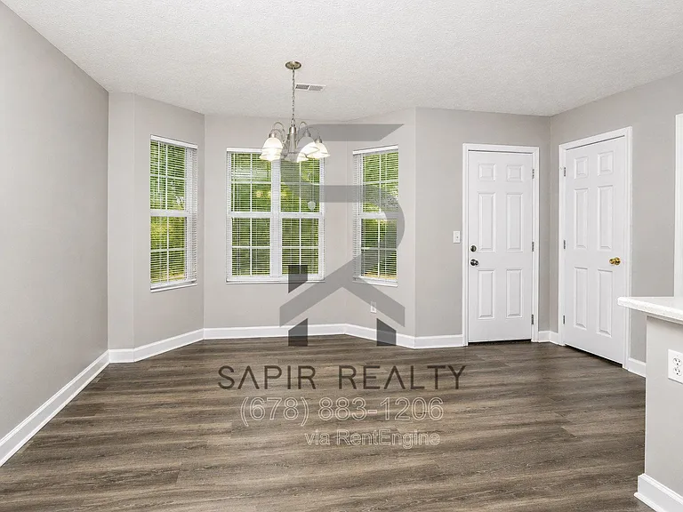 5791 Strathmoor Manor Cir — Photo 4