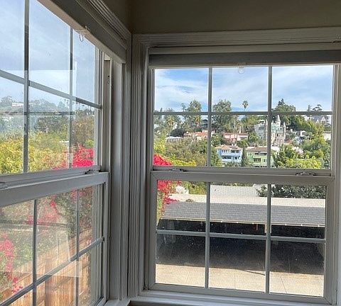 5th image of 2028 N Cahuenga Blvd