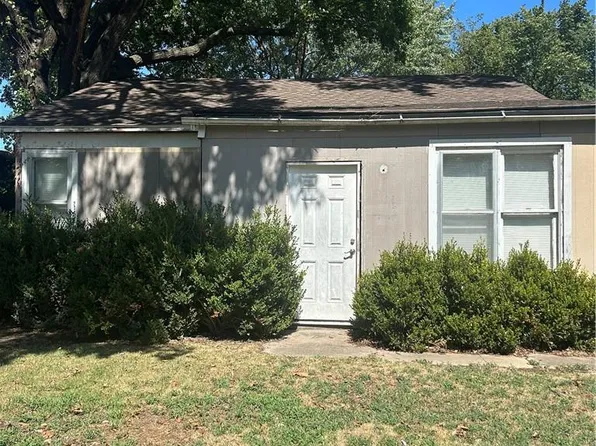 1306 W 3rd St, Coffeyville, KS 67337