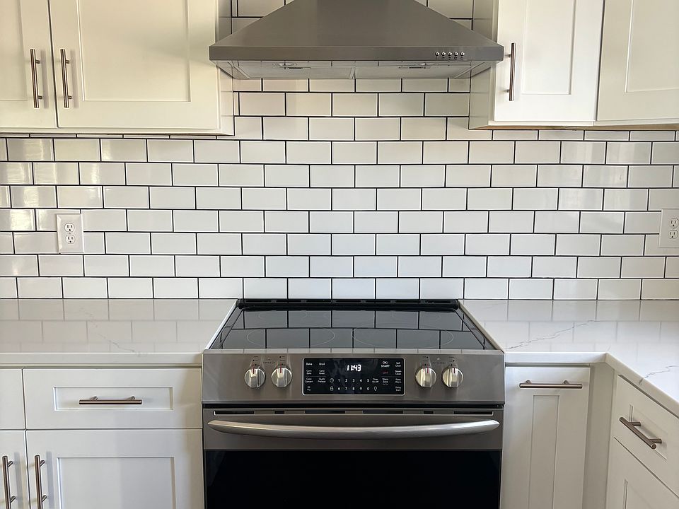 1st image of 710 W Park St