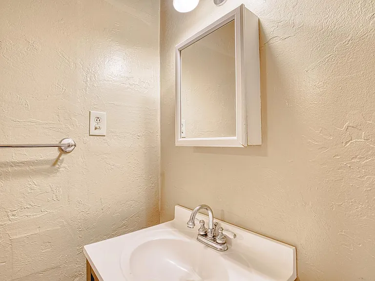 521 E University Blvd #4 — Photo 13