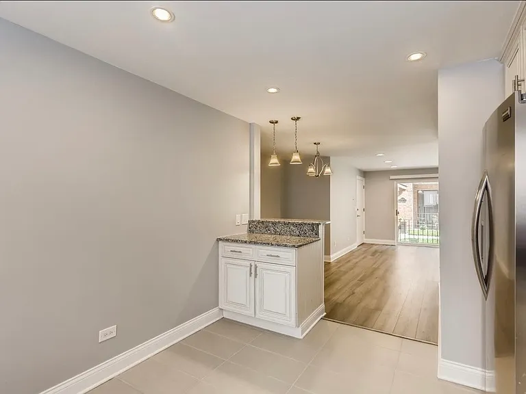 8428 W Catalpa Ave #301 — Photo 14