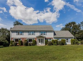 9 Pez Ct, North Haven, CT 06473