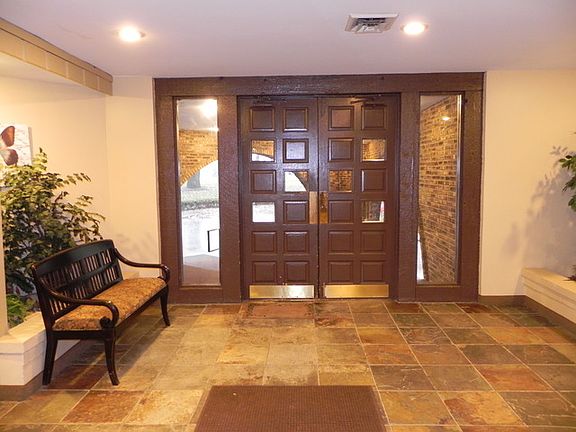 3rd image of 120 Lakeview Dr APT 108