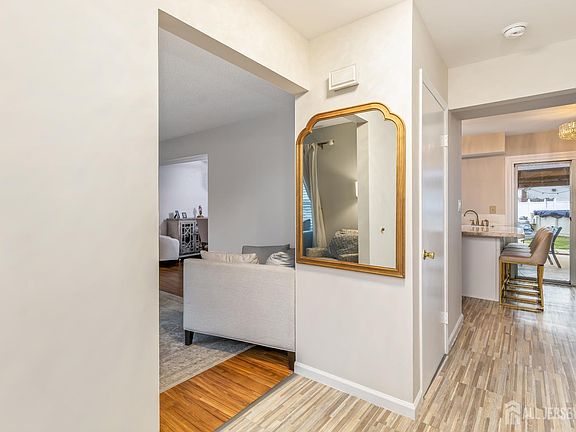 5th image of 24 Higgins Rd