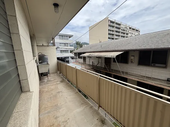 1323 Matlock Ave, Honolulu, HI 96814