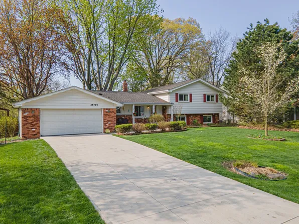 26739 Greythorne Trl, Farmington Hills, MI 48334