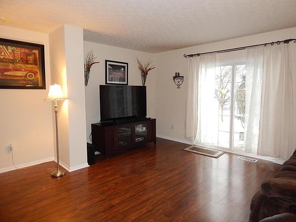 3rd image of 5754 Blendonbrook Ln