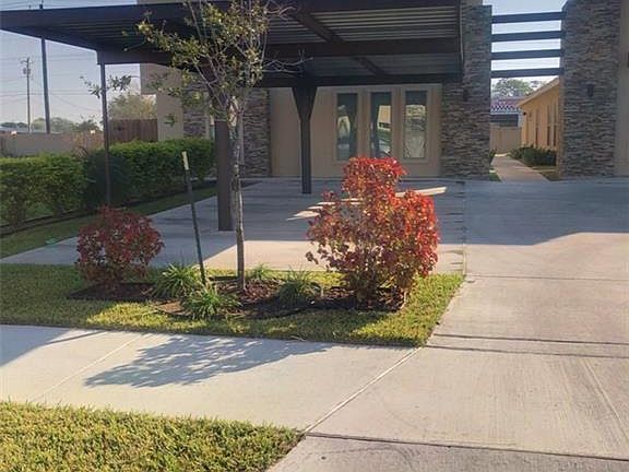 2nd image of 1214 Upas Dr APT 4