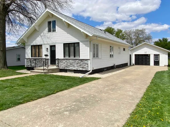 415 7th St SW, Le Mars, IA 51031