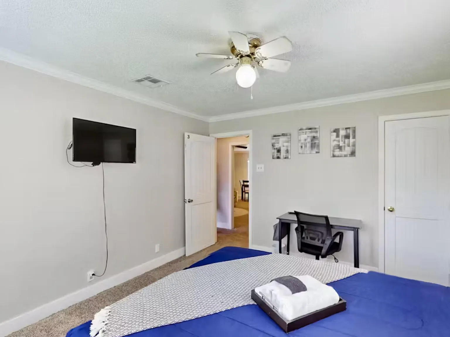 3 bed, 2.0 bath, 1300 sqft, $1,139 — Photo 2