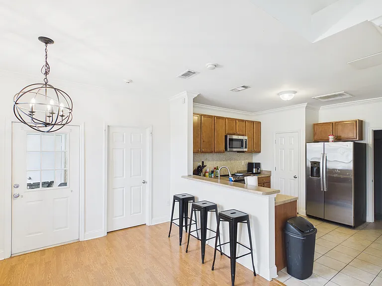 4441 Burbank Dr #601 — Photo 2