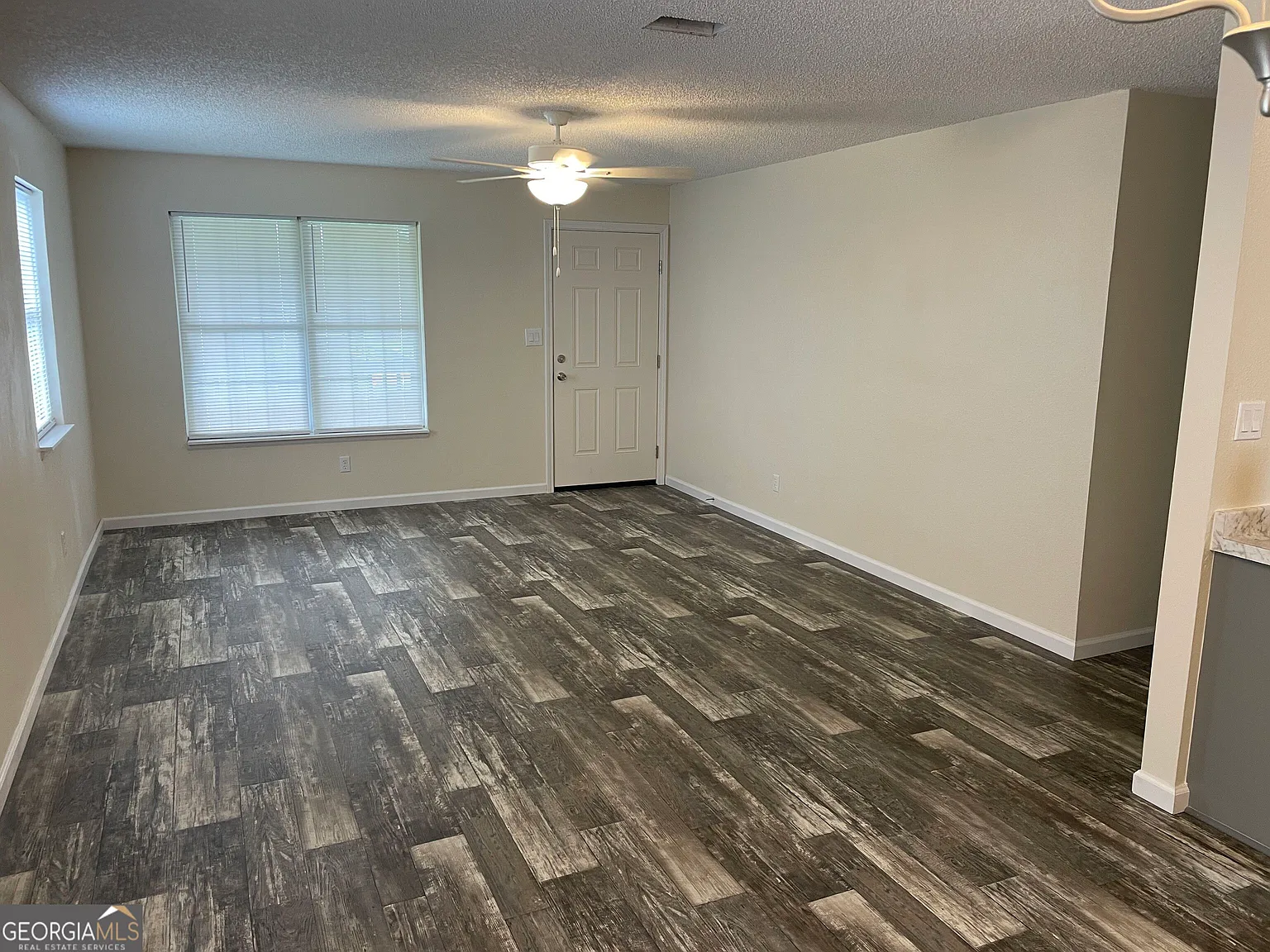 3 bed, 2.0 bath, 1144 sqft, $1,700 — Photo 3