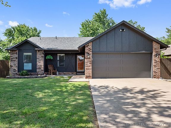 2nd image of 1406 Paradise Ln