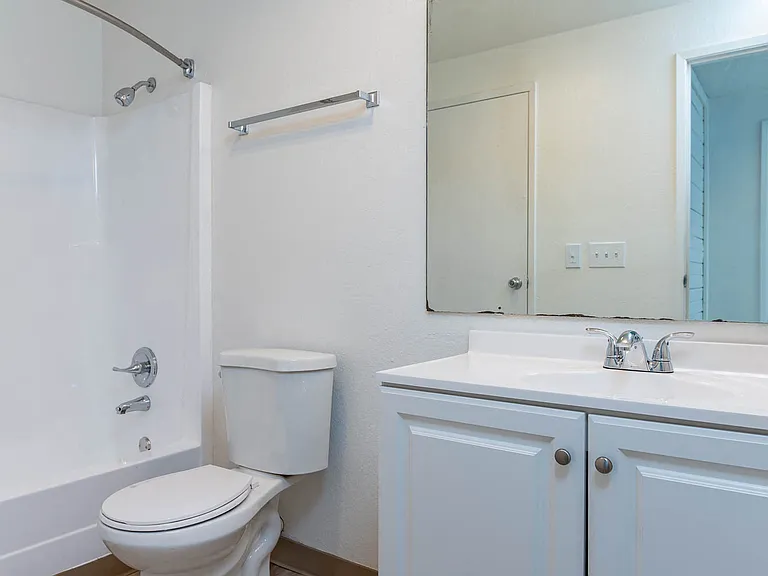Sedona | One Bedroom Bathroom
